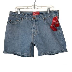 Levi Strauss Denim Misses Stretch Pattle shorts. Women’s 14
